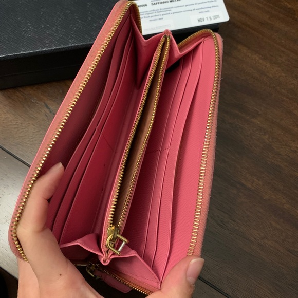 Prada wallet - Picture 7 of 9